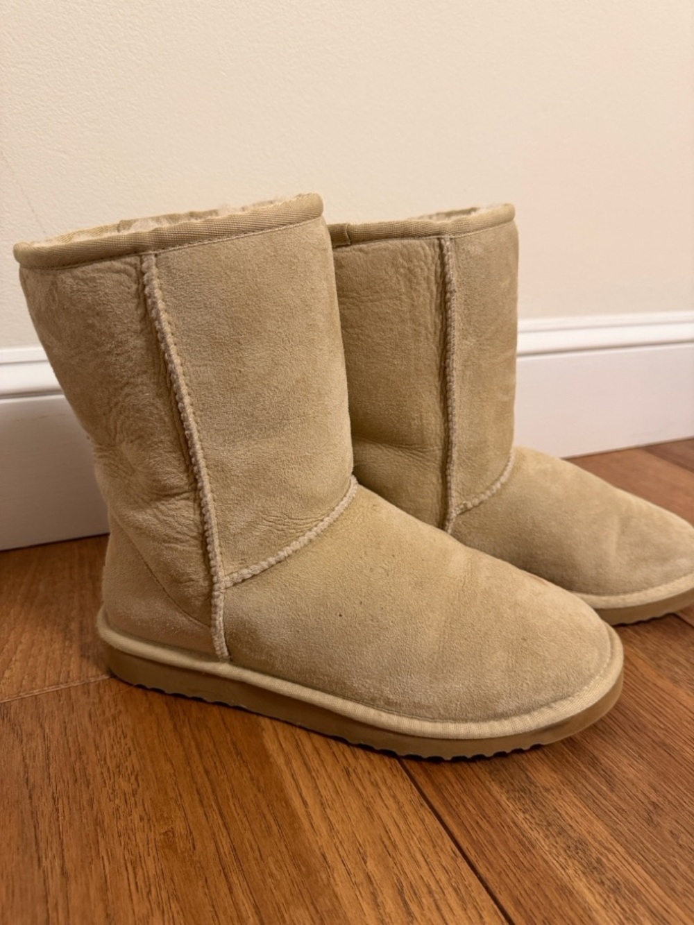UGG Australia Classic Short Boots Sand Suede Size W7